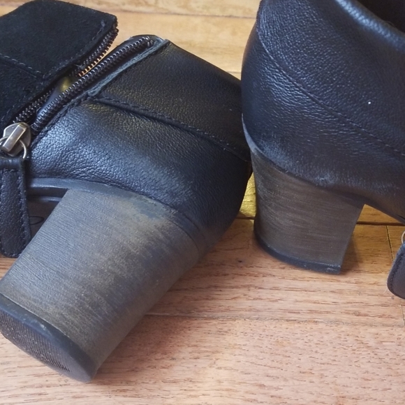 Clark's booties - Picture 5 of 7